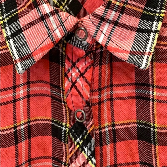 Junior’s Volcom Short Sleeve Plaid Snap Top Size M - Picture 3 of 10